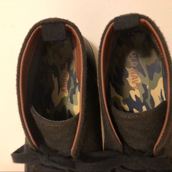 Mid-top sneaker in dark olive - Picture 7 of 7